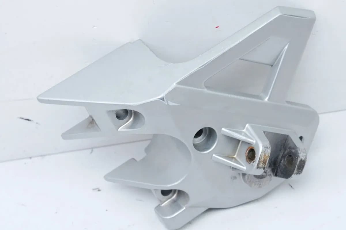 BMW R 850 R 259 Fußrastenplatte Fahrer links Halter Fußraste Fußrastenträger