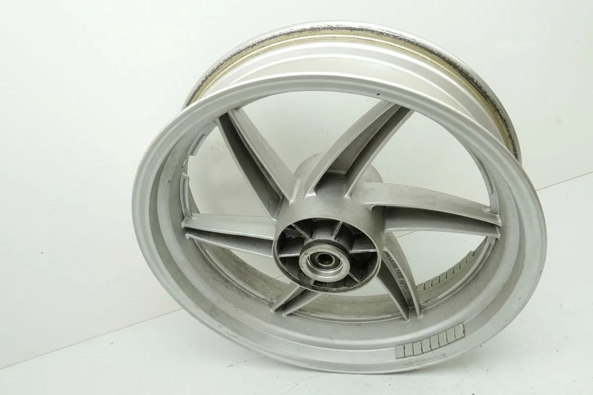 HYOSUNG GT 650 R N S - Felge hinten Hinterrad J 17 x MT 4.50 unfallfrei silber