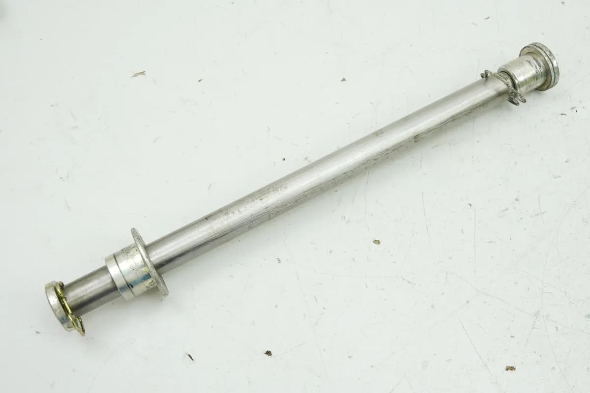 KAWASAKI ZZR 1100 D ZXT10D Steckachse hinten Achse Distanz (für Felge NUR 7932km