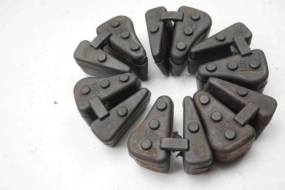 YAMAHA XSR 900 RN43 Ruckdämpfer Gummis Antrieb - Satz