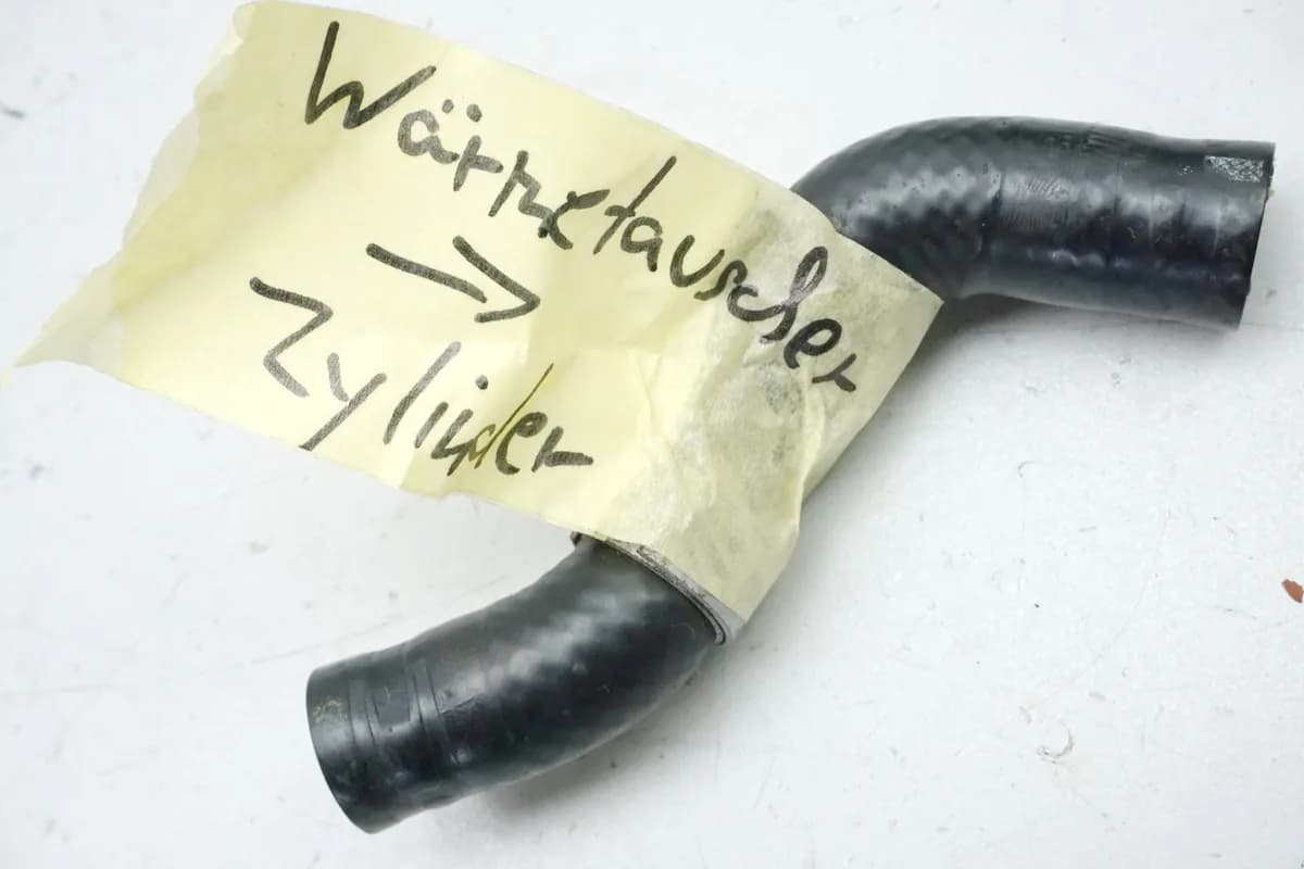 YAMAHA XSR 900 RN43 Kühlerschlauch Ölkühler --> Zylinder - Motor (Schlauch)