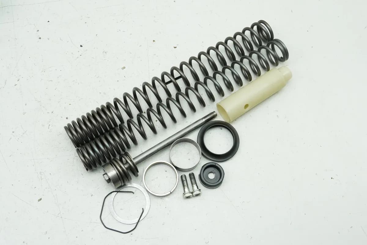 DUCATI MONSTER 696 ABS M5 Gabel Innenteile Dämpfer Feder Kartusche NUR 1626 km