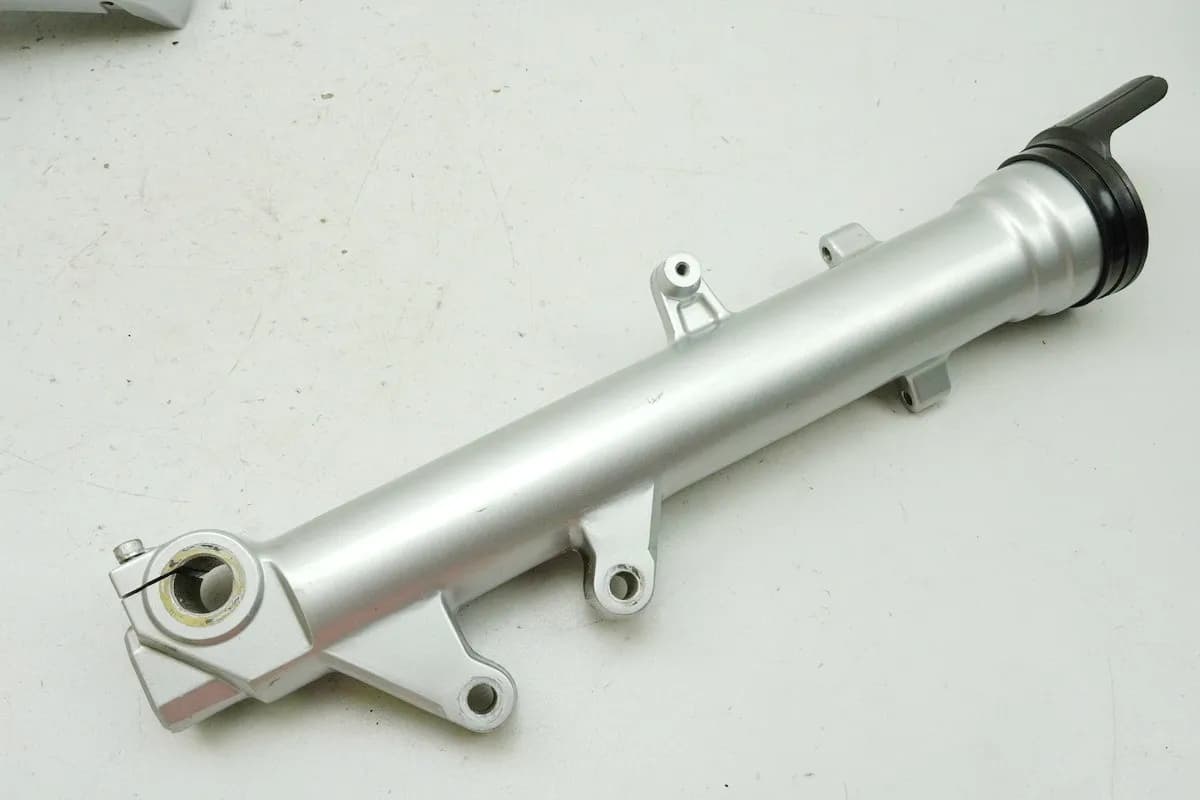 Aprilia Pegaso 650 660 Strada Tauchrohr links Gabelfuß für Standrohr Gabel Holm