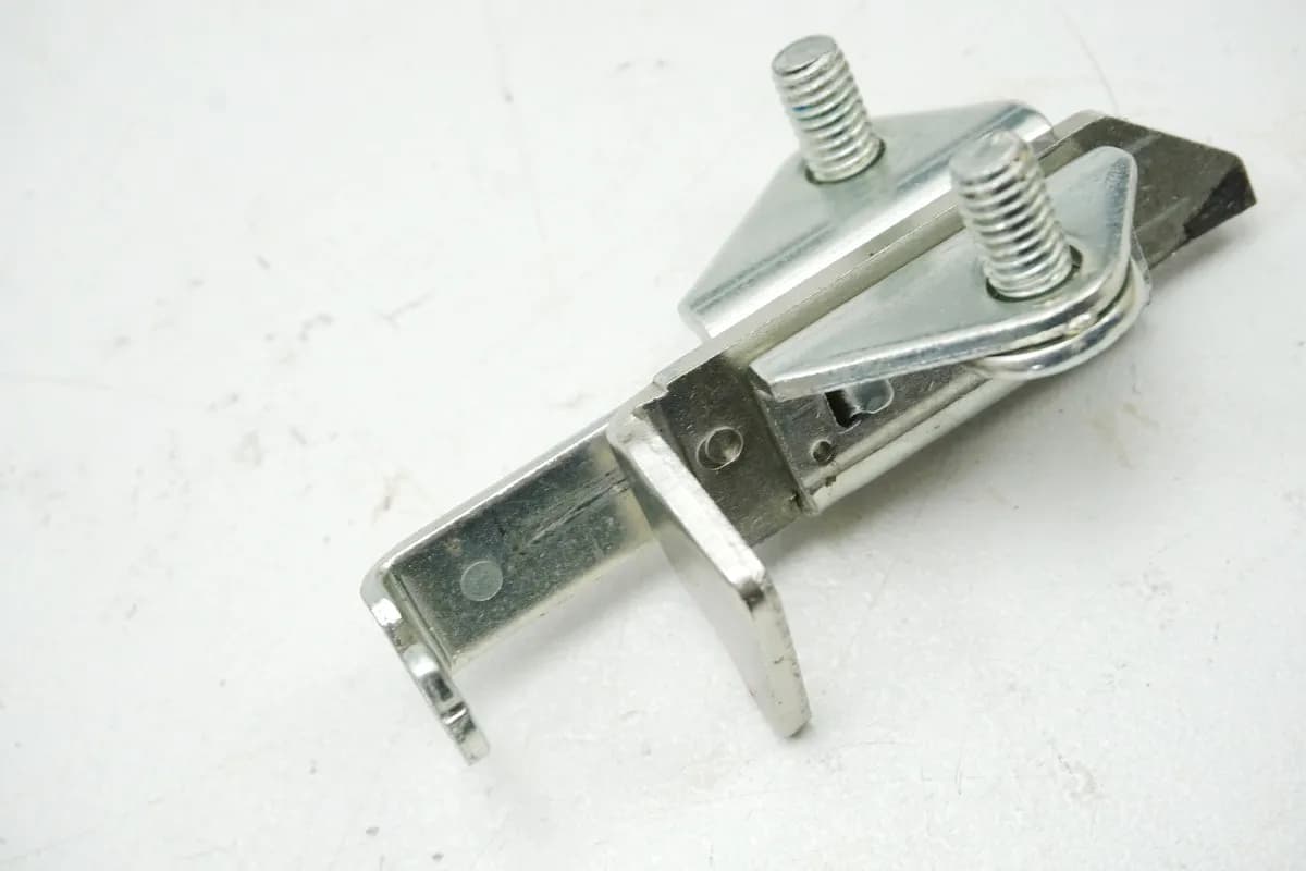 YAMAHA XSR 900 RN43 Verriegelung Sitzbank Verschluß Öffner Sitzschloß