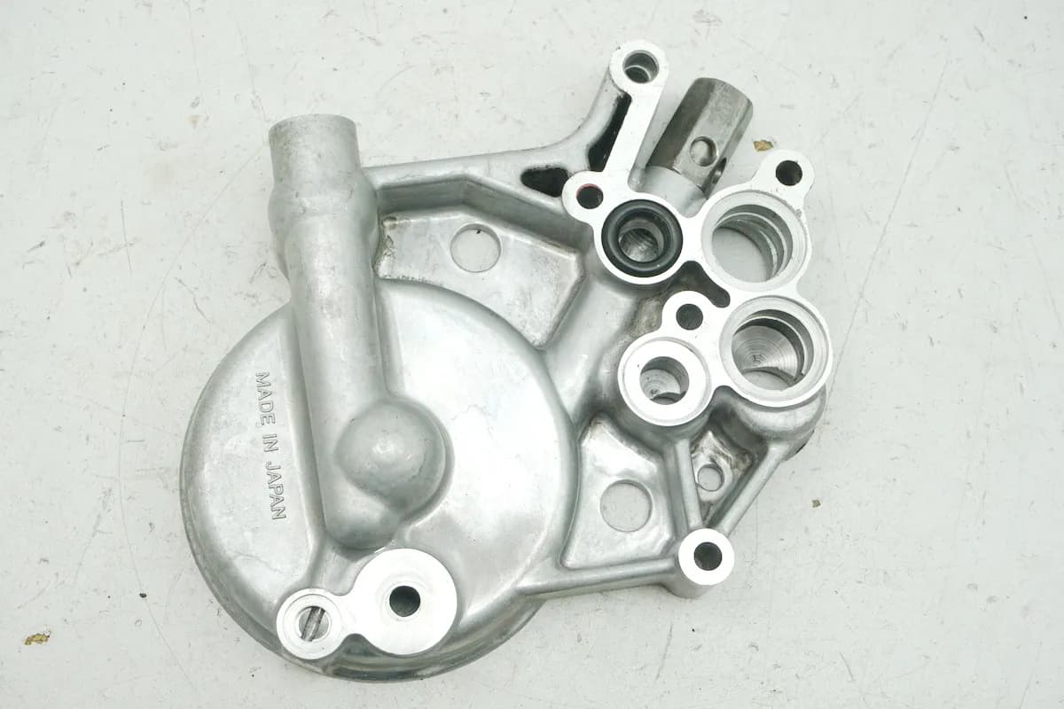 KAWASAKI GPZ 1100 ZXT10E Gehäuse Ölfilter Flansch Anschluß Motordeckel Cover Deckel