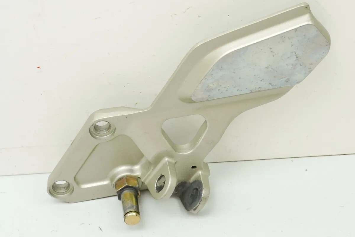 KAWASAKI ZZR 1100 D ZXT10D Fußrastenträger Fahrer links Halter Fußraste 7932 km