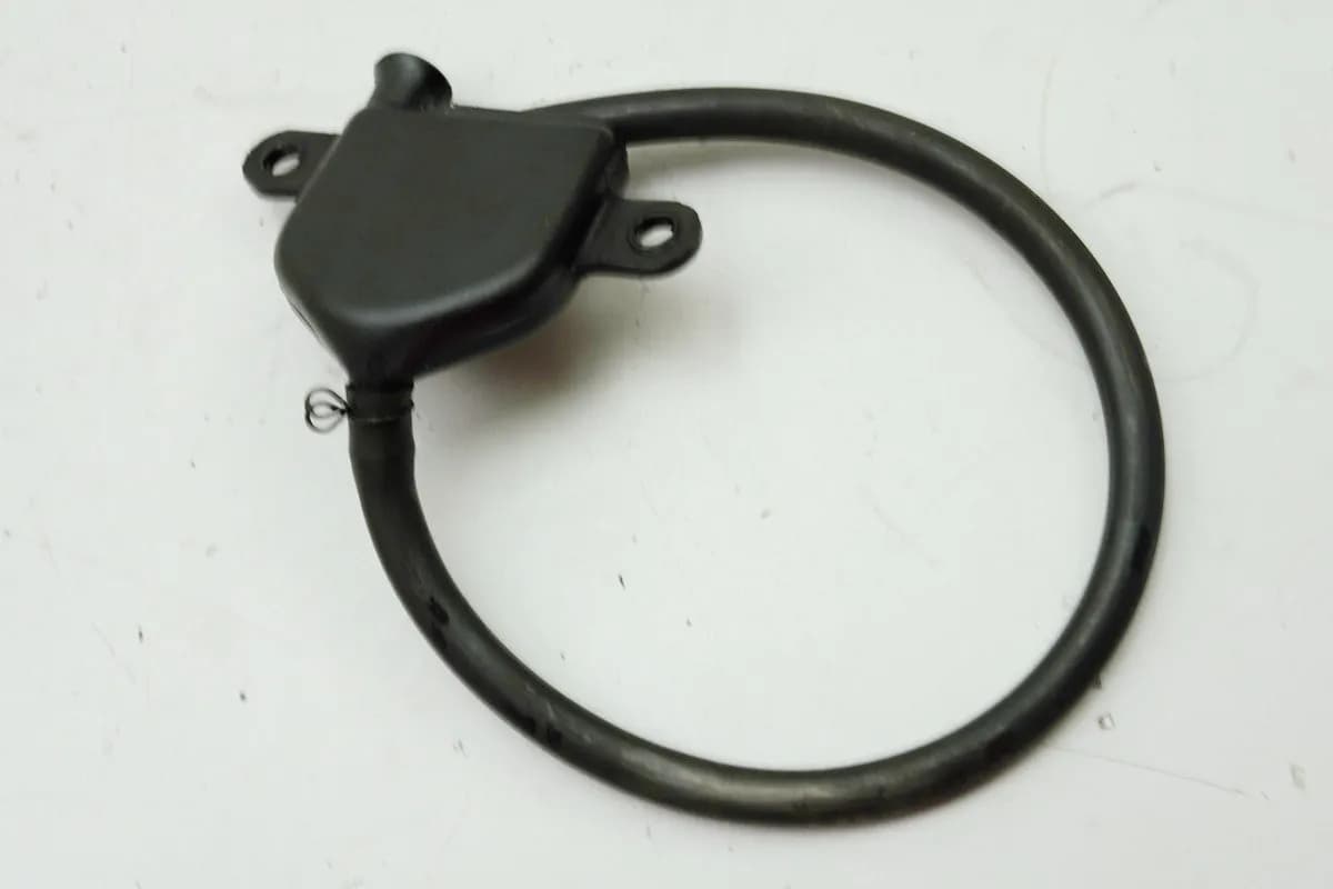 KAWASAKI ZZR 1100 D ZXT10D Schlauch Entlüftung Box Gehäuse NUR 7932 km