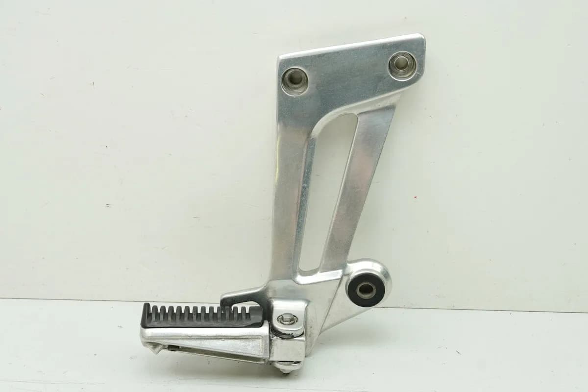 YAMAHA XJR 1300 RP02 Fußrastenanlage Sozius re. Halter Fußraste Fußrastenplatte