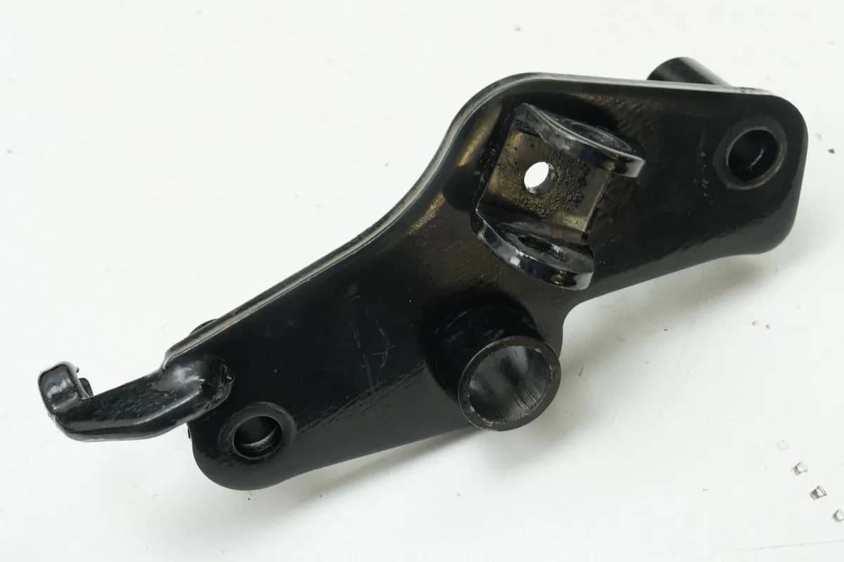 KAWASAKI EN 500 EN 500 A Fußrastenträger Fahrer rechts Halter Fußraste Platte