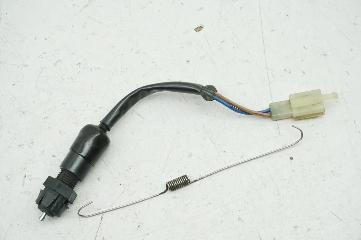 KAWASAKI GPZ 1100 ZXT10E Bremslichtschalter hinten