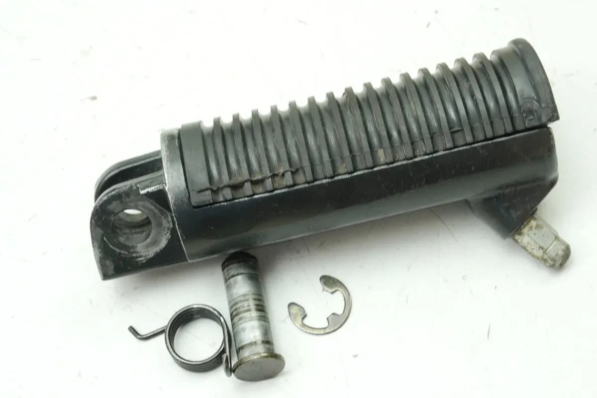 KAWASAKI EN 500 EN 500 A Fußraste Fahrer rechts vorn Fußrastengummi Footrest