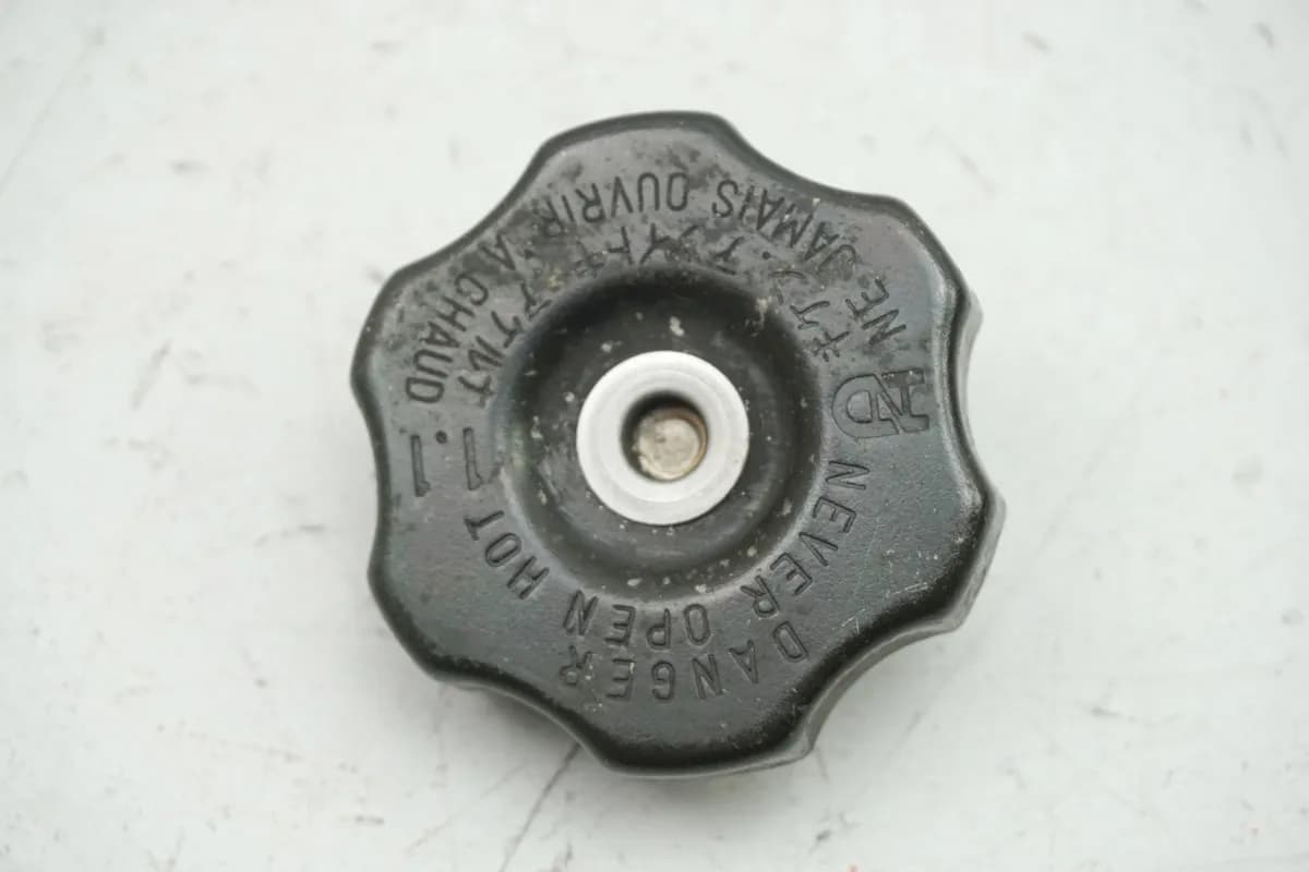 KAWASAKI GPZ 1100 ZXT10E Kühlerdeckel Verschluß Kühler Deckel Cover