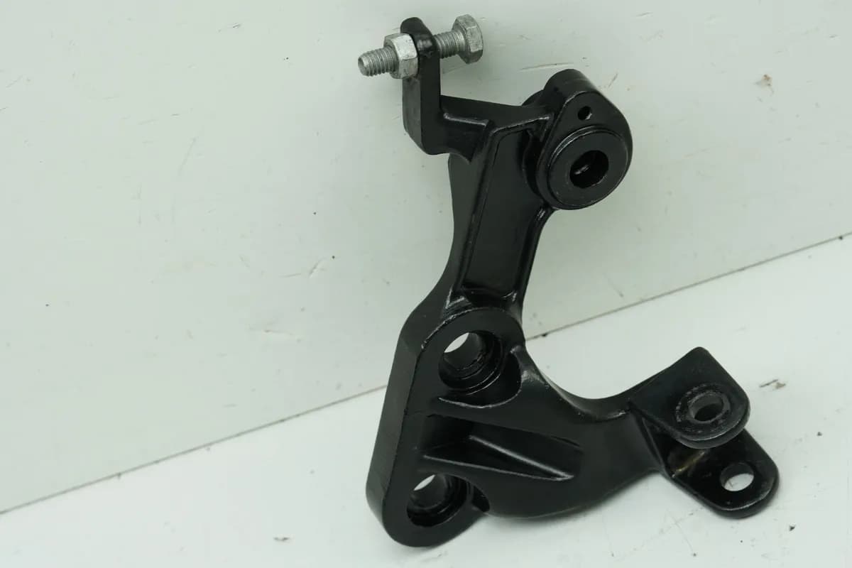 Aprilia Pegaso 650 660 Strada Fußrastenträger Fahrer rechts Fußrastenplatte