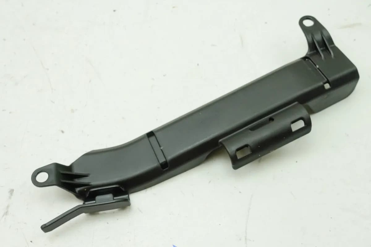 KTM 1290 SUPERDUKE R Kabelkanal rechts Kabeldurchführung Abdeckung Kabelbaum