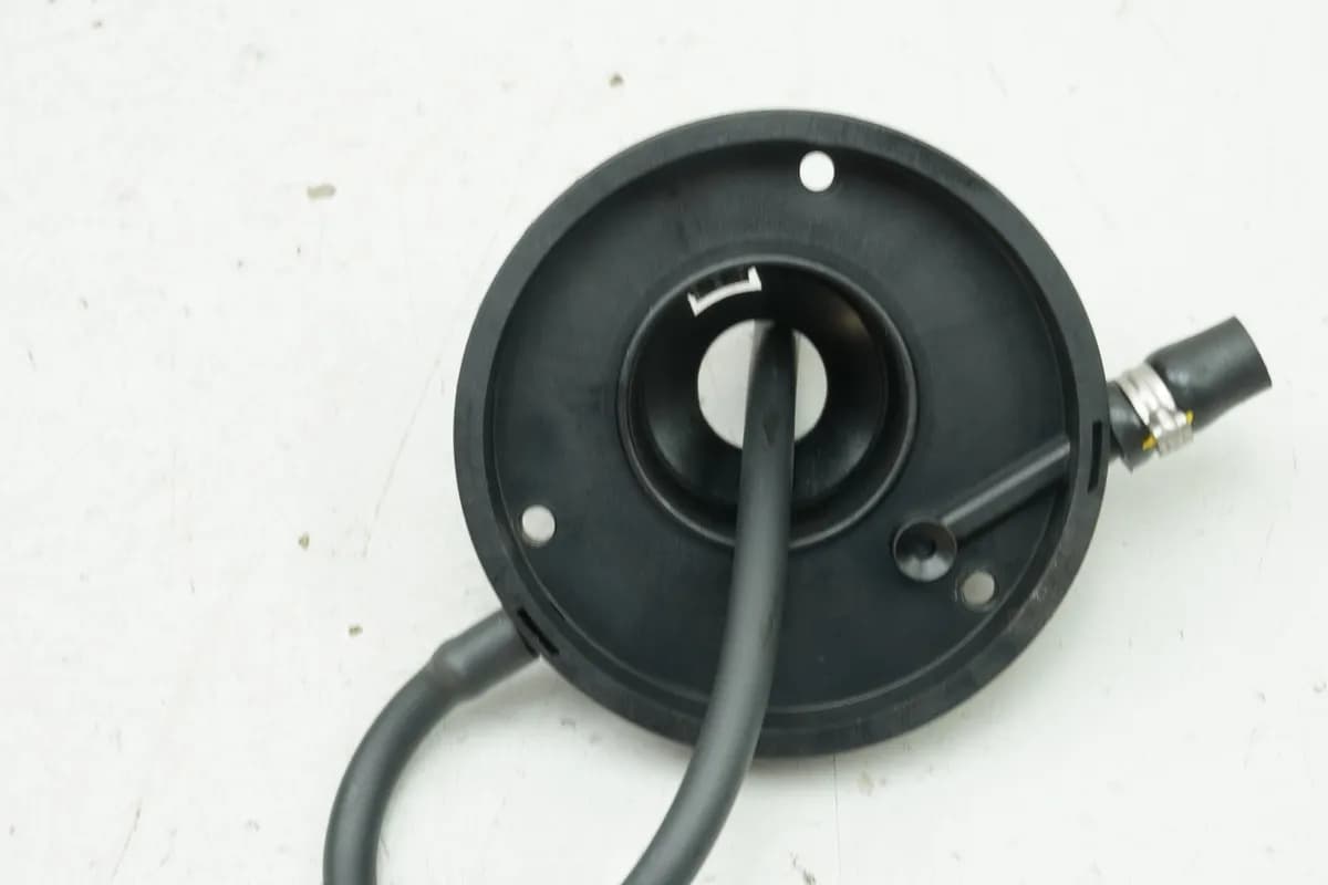 APRILIA RS 125 RS4 ZD4TW Überlauf Tank Stutzen Halter für Tankdeckel Einsatz