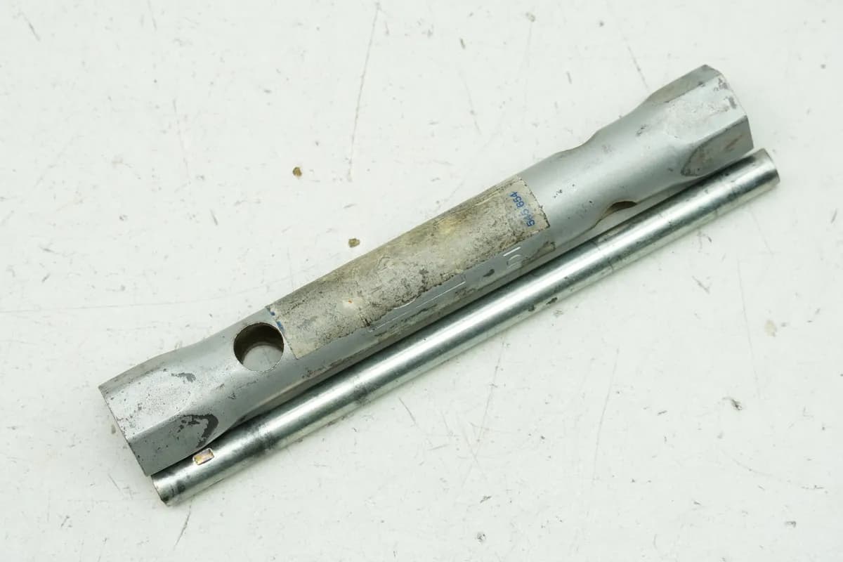 Aprilia Pegaso 650 660 Strada Zündkerzenschlüssel Kerzenschlüssel Werkzeug