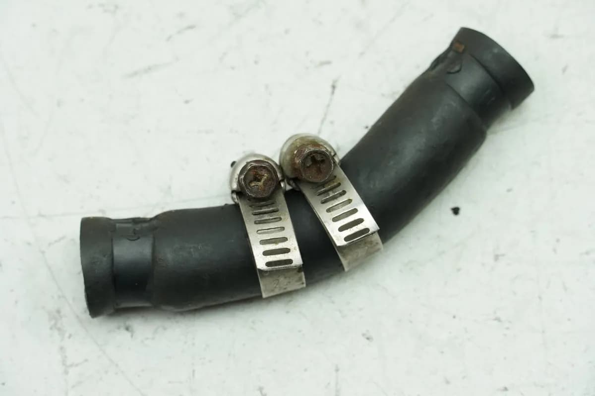 Honda CBR 900 SC28 Kühlerschlauch Ölkühler --> Motor (Zylinder) 92-95