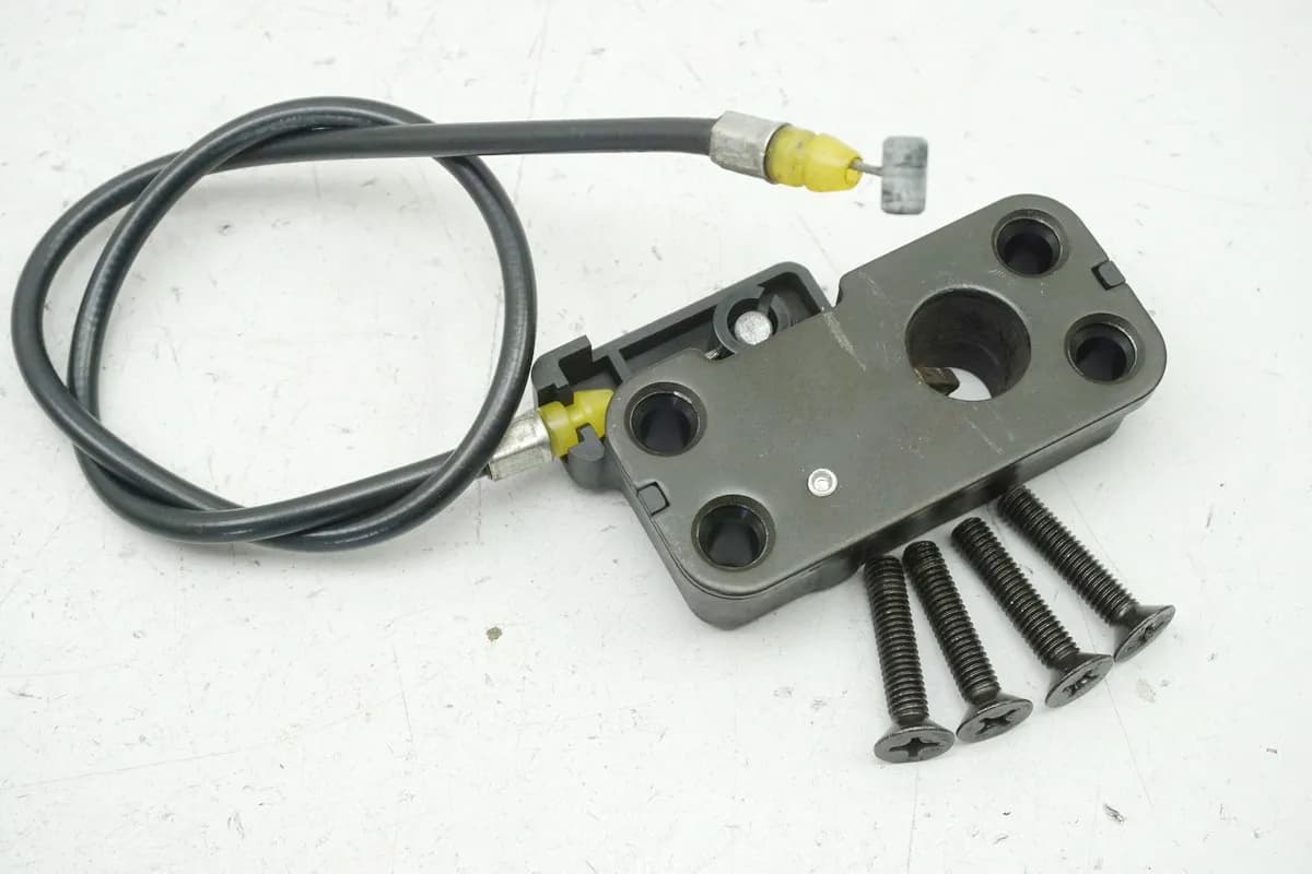 KAWASAKI ZR-7 ZR750F Verschluß Sitzbank Seilzug Öffner Verriegelung Platte