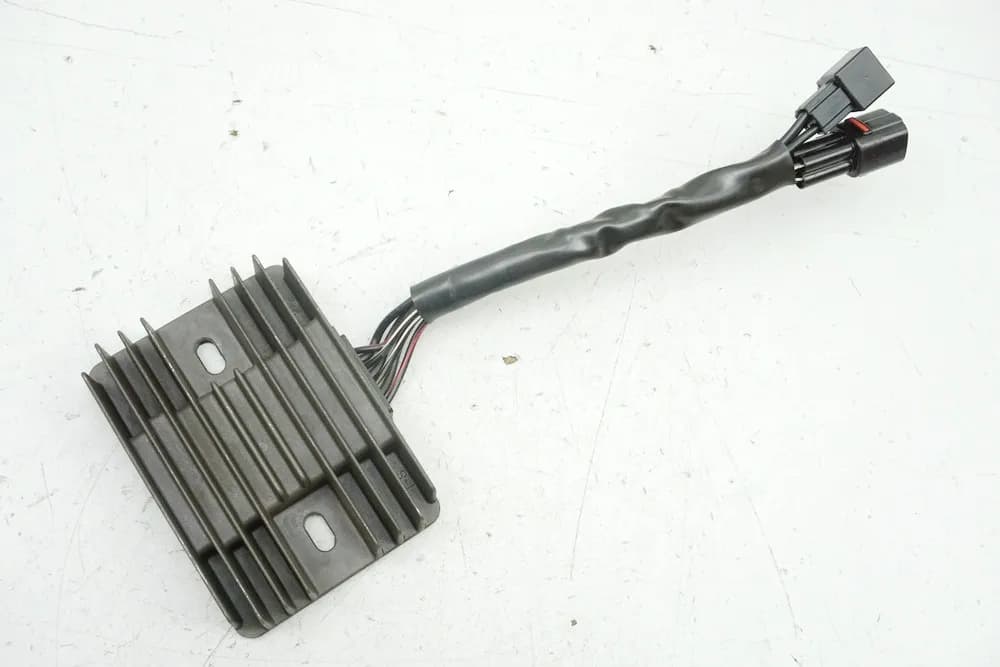 SUZUKI GSX 650 F WVCJ ABS BANDIT Laderegler Regler Gleichrichter original