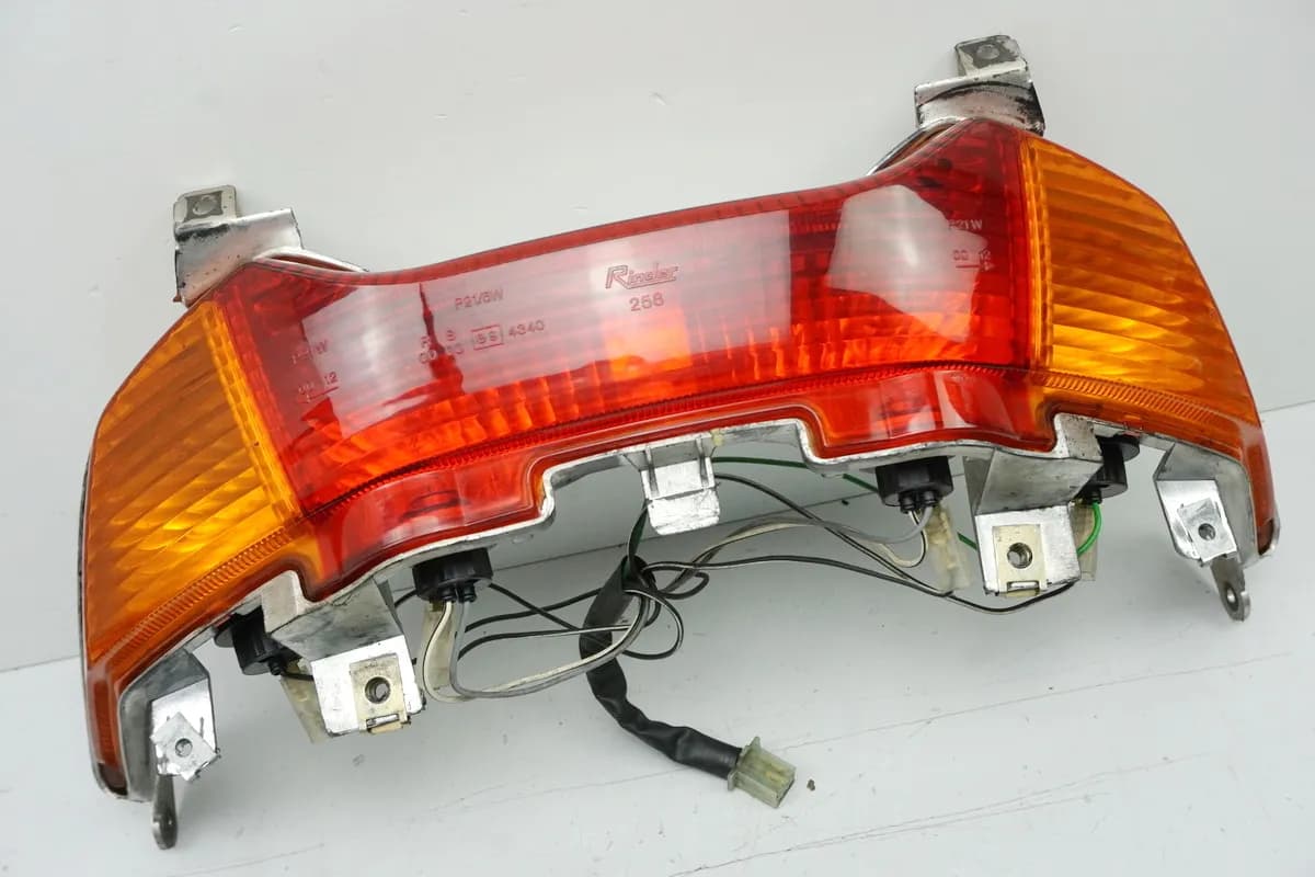 SUZUKI UH 125 BP BURGMAN K2-K6 Rücklicht Lampe Blinker Tail Light rear