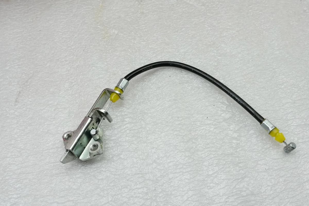 KAWASAKI ZX-10R ZXT00D Verschluß Soziussitz Verriegelung Seilzug Öffner 06-07