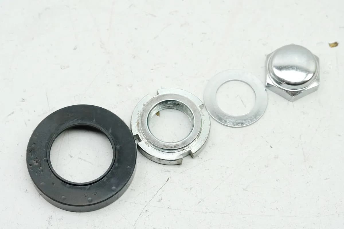 SUZUKI GSF 400 GK75B Bandit Mutter Schraube Sicherung Lenkkopf Gabelbrücke