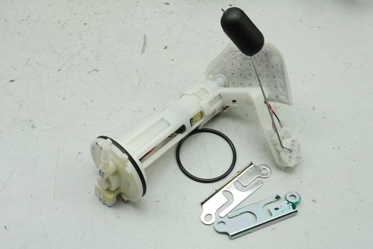 Honda NSS 125 AD JF69 Forza Benzinpumpe original Kraftstoffpumpe Tankgeber Tank