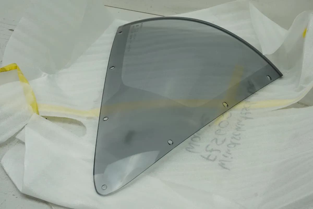 YAMAHA FZS 600 RJ025 FAZER Windschild original Verkleidungsscheibe NEU 02-04