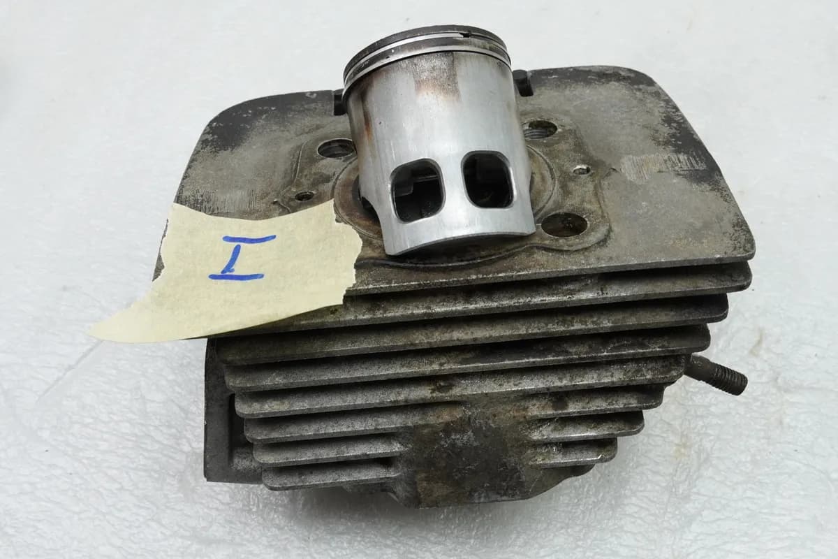 YAMAHA RD 250 1A2 Zylinder 1. links + Kolben (für Motor)