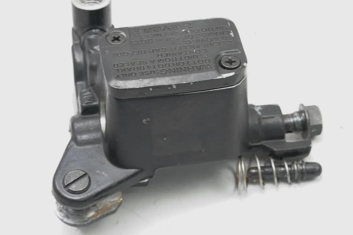 Royal Enfield Himalayan Bremszylinder vorn Bremspumpe Hauptbremszylinder