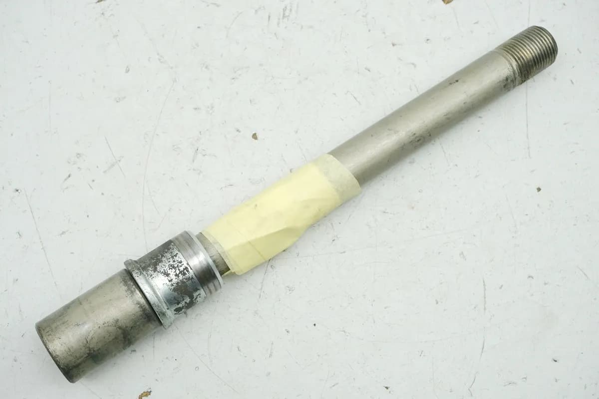 SUZUKI GSX 650 F WVCJ ABS BANDIT Steckachse vorn Achse Distanz