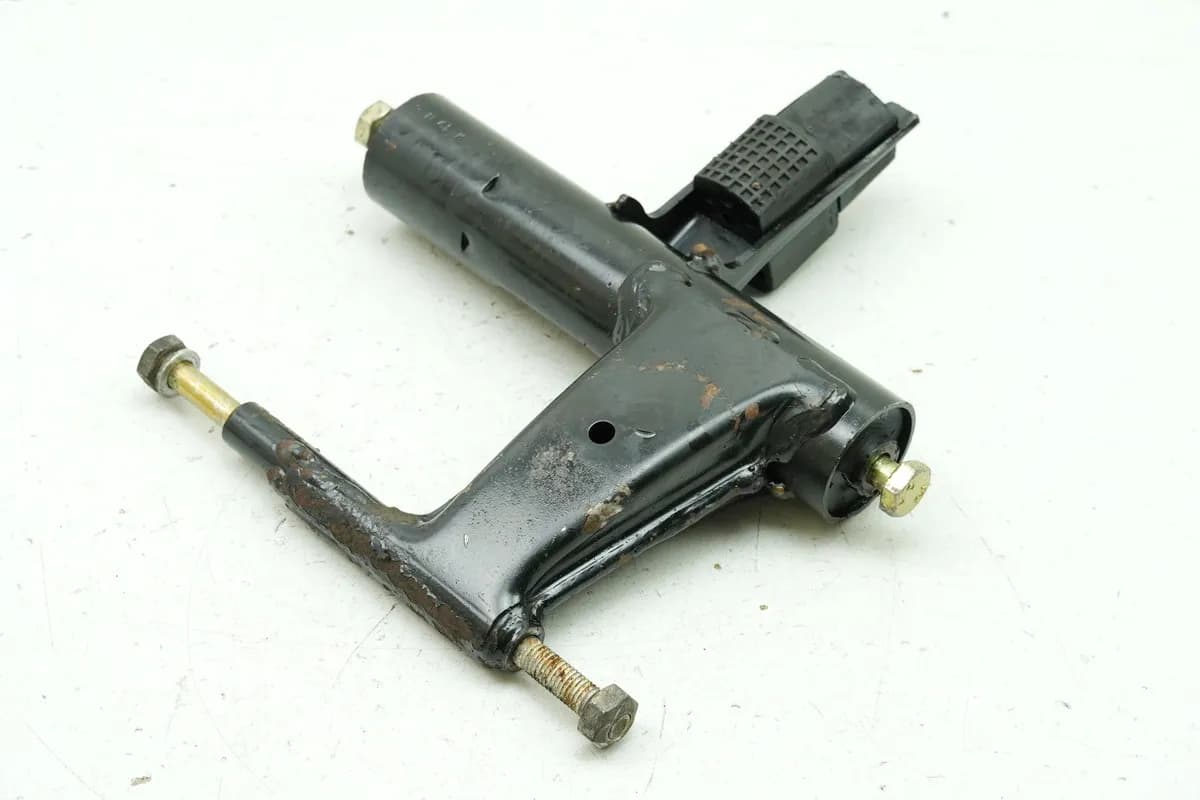 PIAGGIO SFERA 50 C01 Halterung Motor Träger Aufnahme Motorhalter Stütze