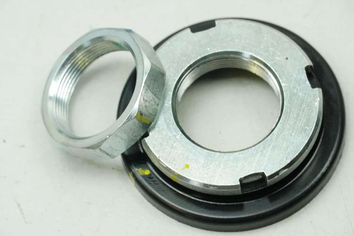 Honda NSS 125 AD JF69 Forza Mutter Steuerkopf Lenkkopf Obergewinde (für Gabel)