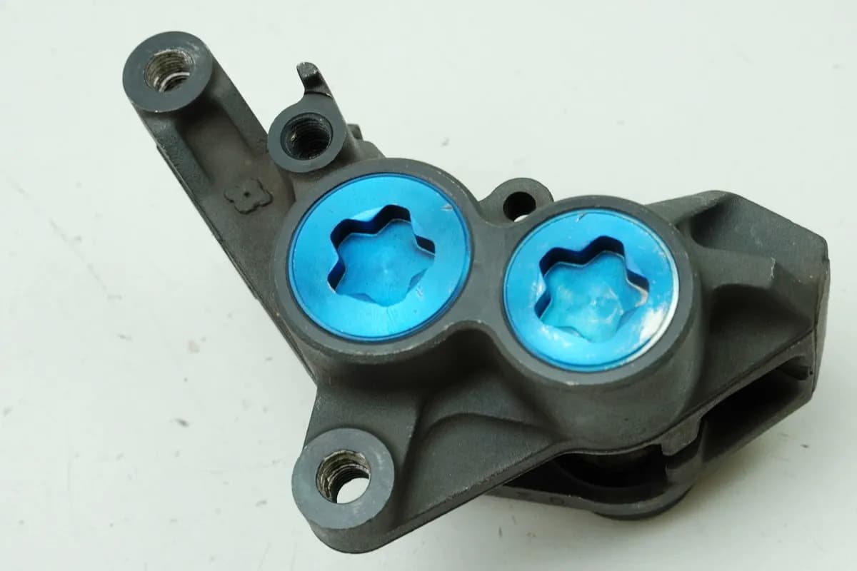 YAMAHA YZF R1 RN01 RN04 Bremssattel links Bremszange Brake Caliper 98-01