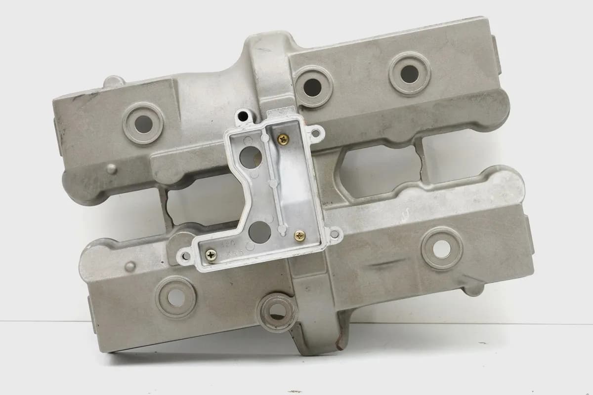 SUZUKI GSF 400 GK75B Bandit Ventildeckel Cover Motor Motordeckel