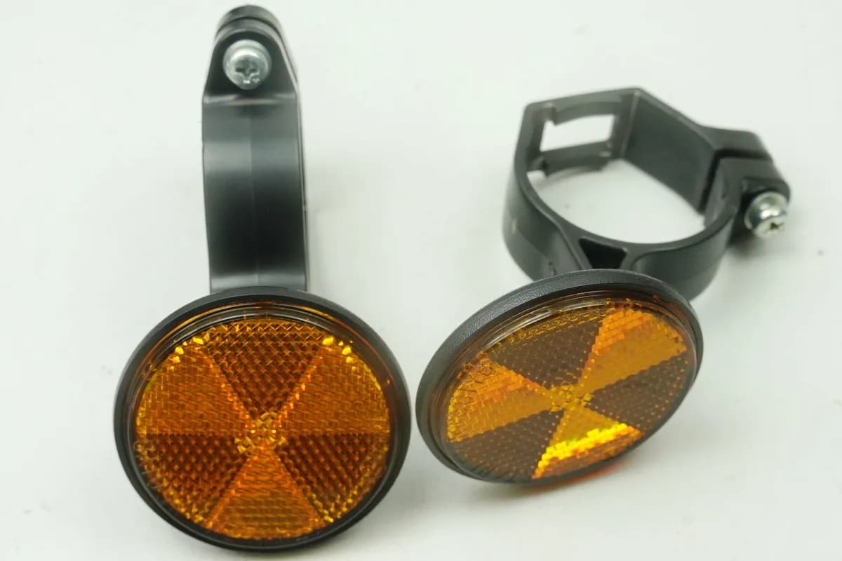 Honda NSS 125 AD JF69 Forza Reflektor Halter an Kotflügel Gabel Katzenauge