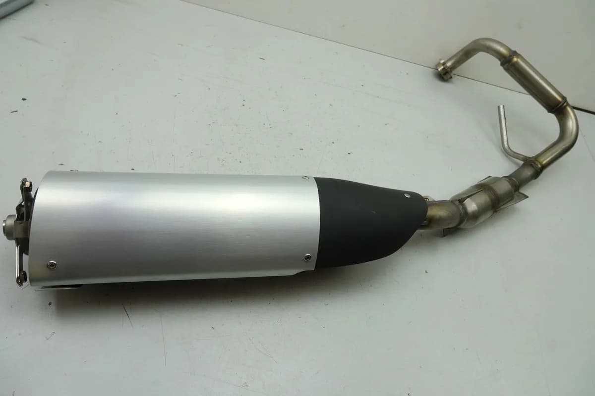 YAMAHA YZF-R 125 RE06 Auspuff Schalldämpfer Auspuffanlage Krümmer original NEU