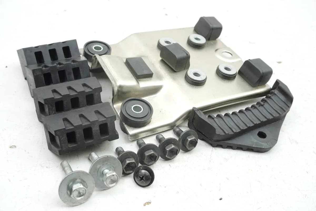 SUZUKI GSX 650 F WVCJ ABS BANDIT Halterung Tank Gummis Auflage Tankhalter