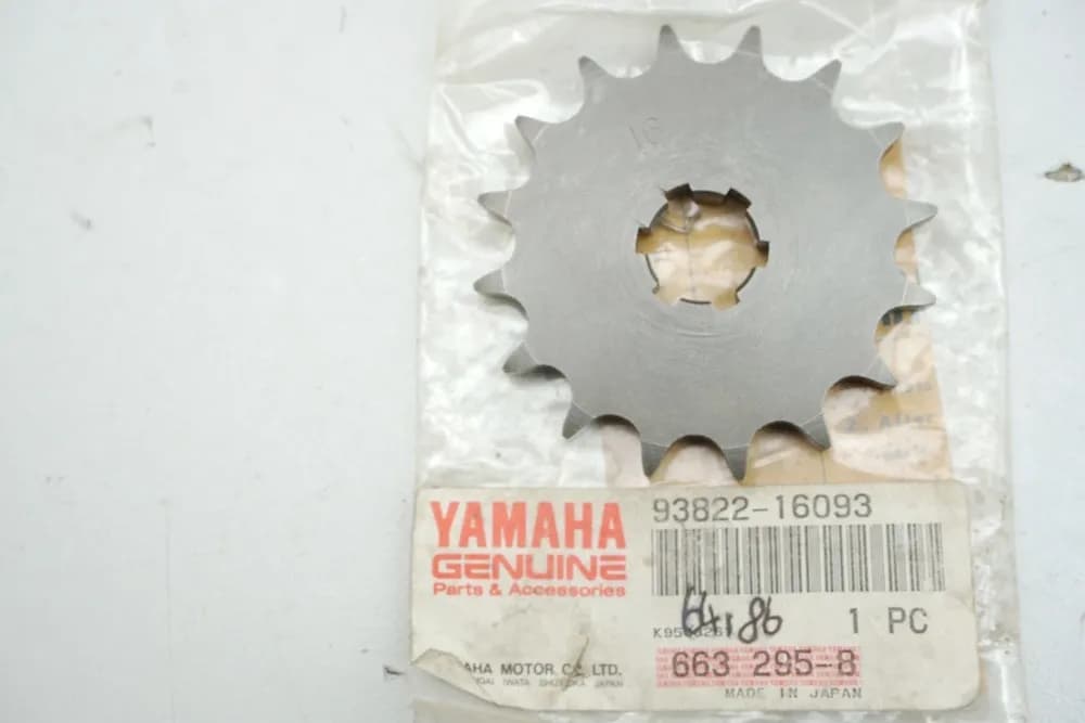 Kettenritzel Ritzel vorn original 93822-16093 für Yamaha DT175 - NEU