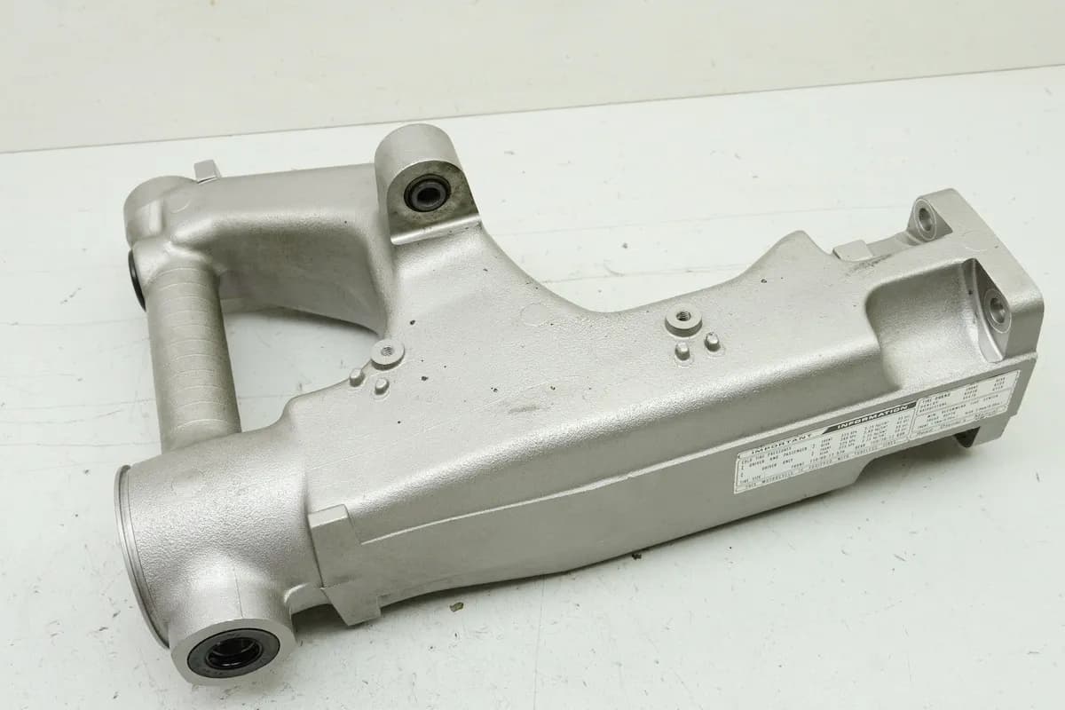 HONDA NTV 650 RC33 REVERE Schwinge Hinterradschwinge Kardantunnel (für Antrieb)