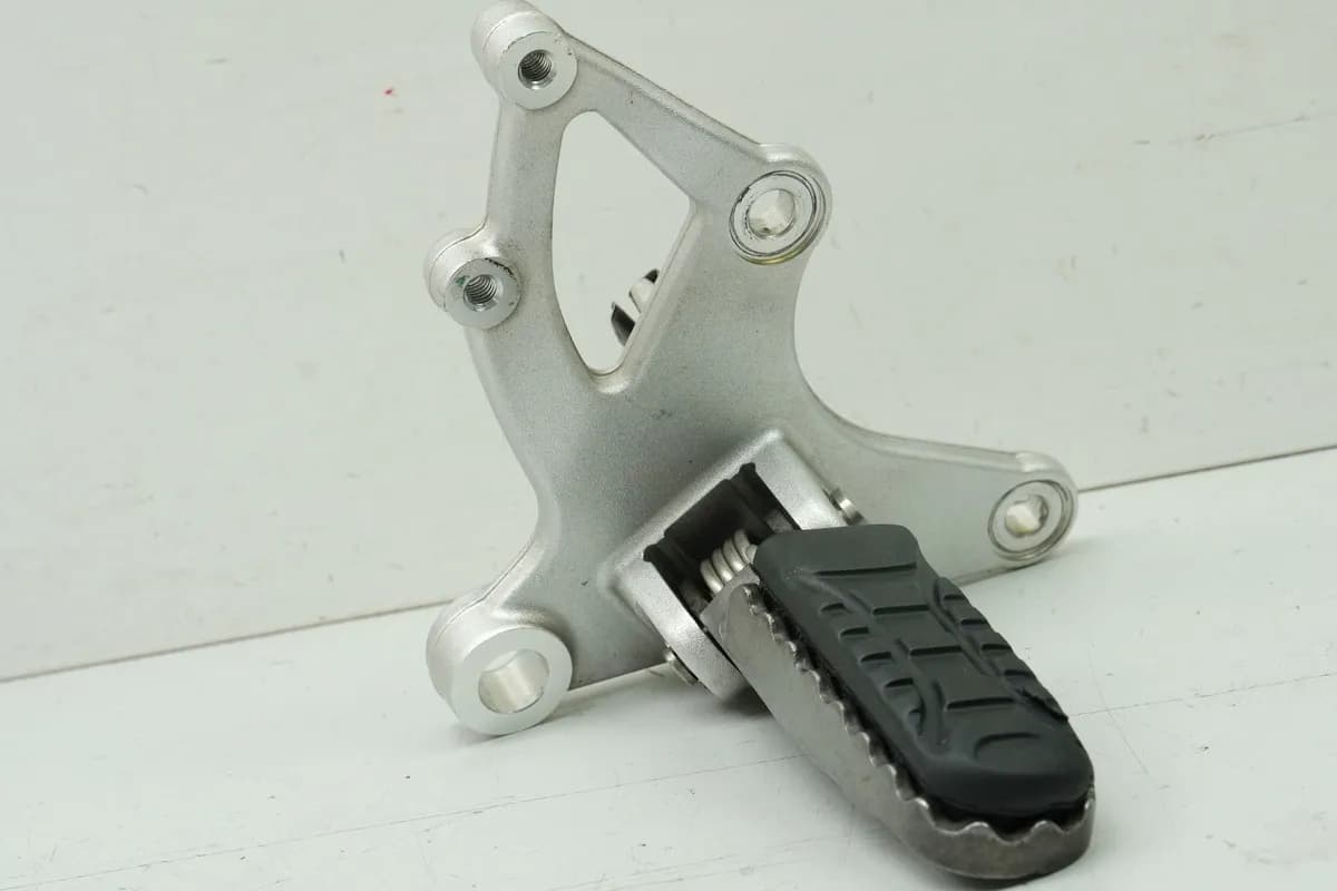 BMW R nine T Urban G/S 0J41 Fußrastenträger Fußraste Fahrer rechts Halter Platte