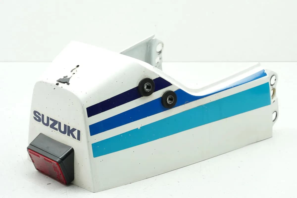 SUZUKI RG 80 GAMMA NC11A Heckverkleidung mitte Abdeckung Cover Heckbürzel