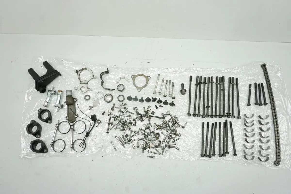 SUZUKI GSX 650 F WVCJ ABS BANDIT Schrauben & Kleinteile - Motor