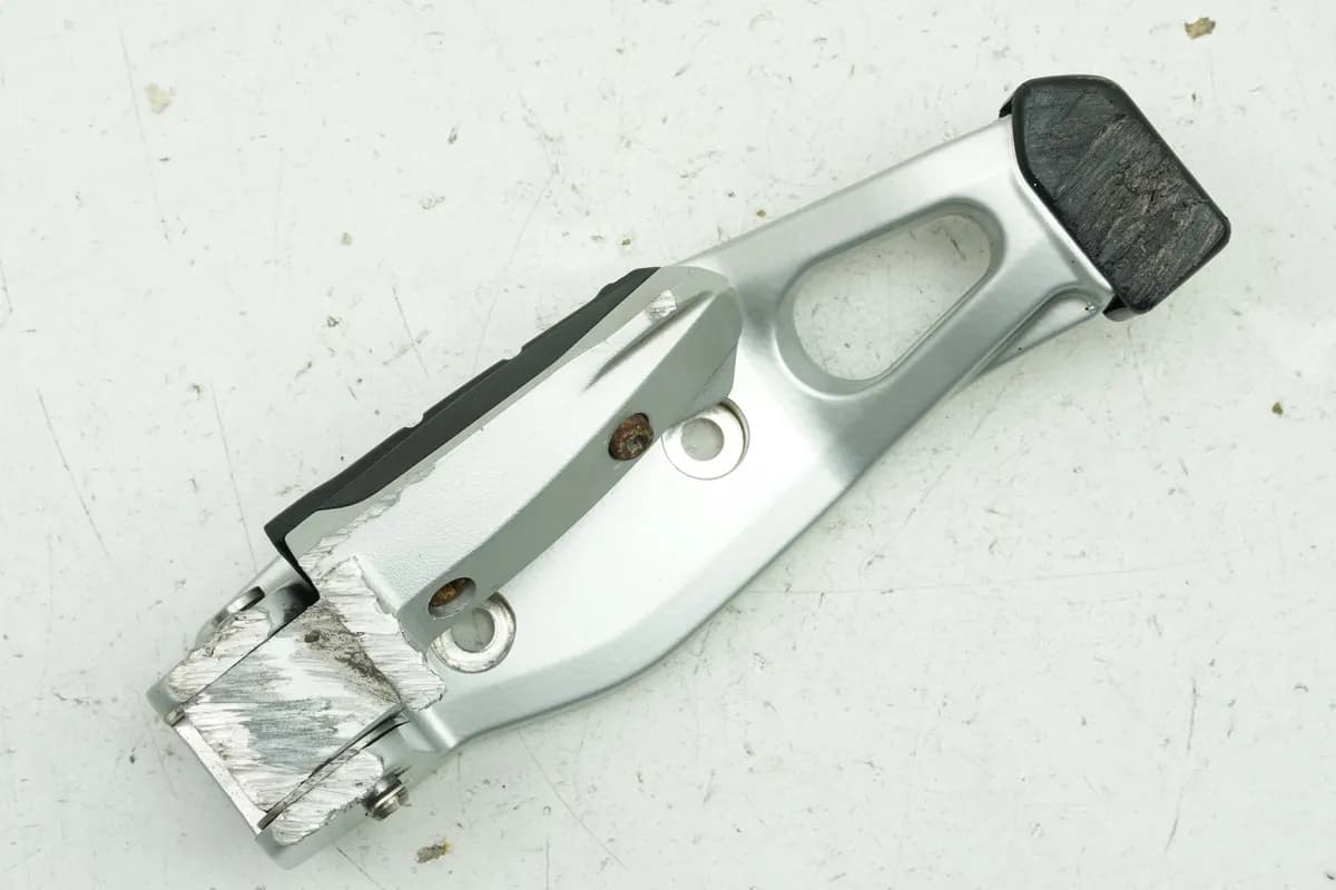 BMW R 1150 R R21 Fußrastenträger Sozius links Halter Fußraste Halteplatte