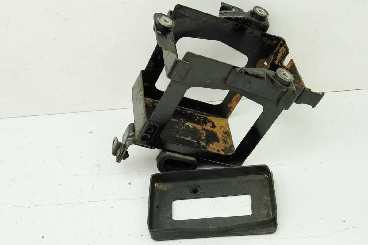 HONDA CB 250 G CB250G Batteriekasten Batteriefach Halter Batterie 74-77