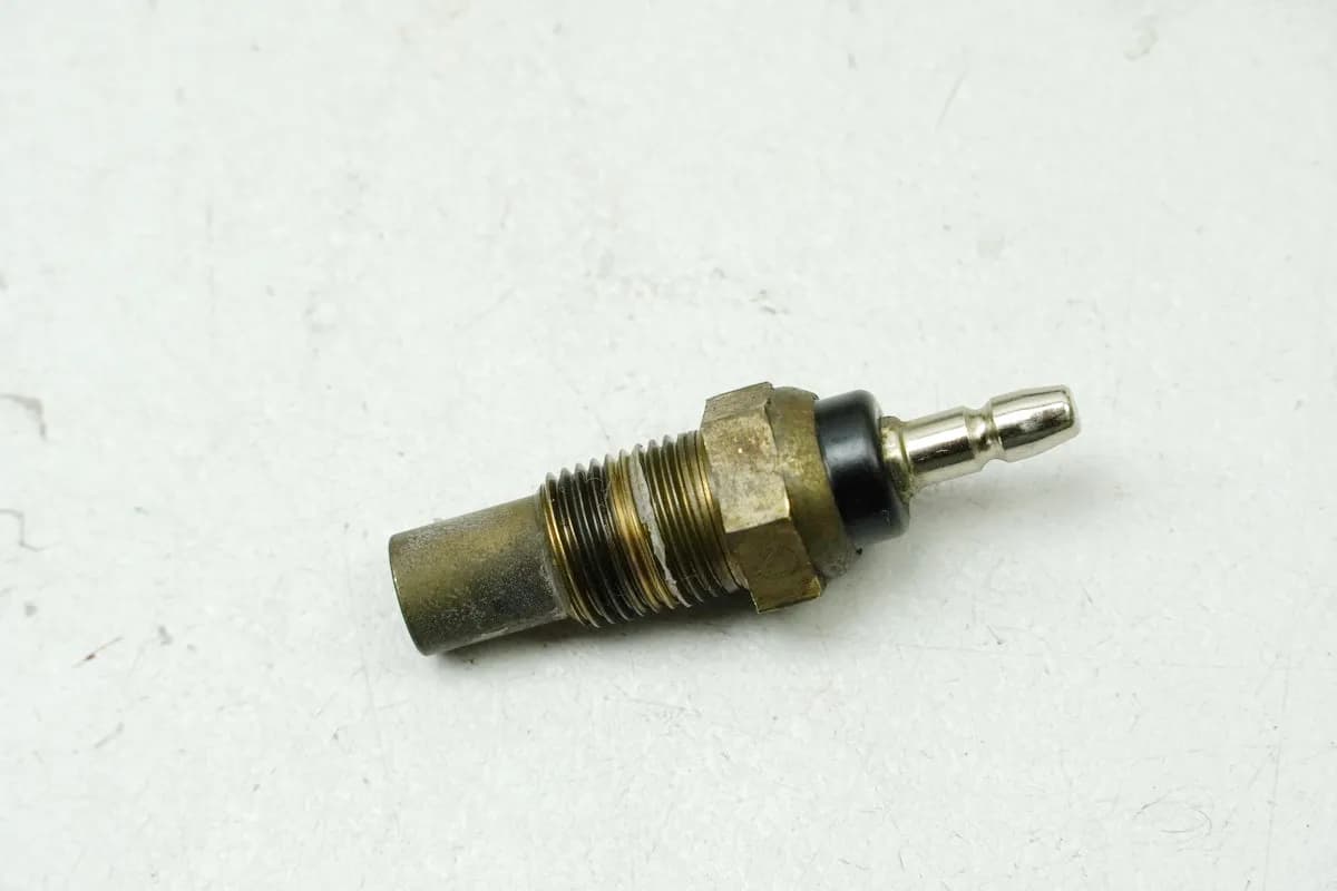 HONDA NTV 650 RC33 REVERE Temperaturfühler Wasser Sensor (im Thermostat)