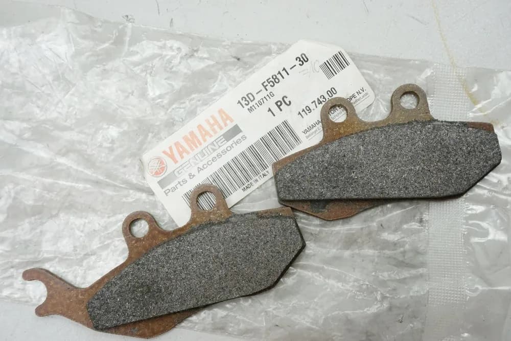 Yamaha Bremsbeläge Bremsklötze vorn original 13D-F5811-30 DT XT - NEU