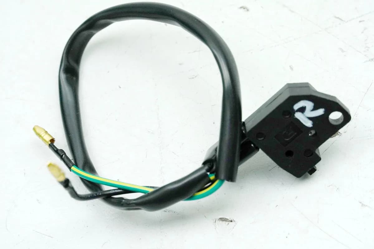 SYM Jet 4 50 AD05W8 Bremslichtschalter rechts vorn Stopplicht Schalter NUR 781 km