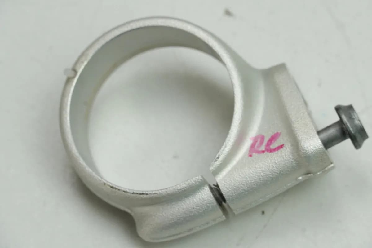 BMW R nine T Urban G/S 0J41 Halterung Blinker rechts vorn Klemmung Schelle Halter