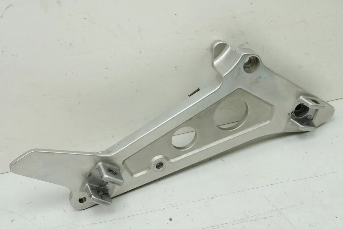 HONDA NTV 650 RC33 REVERE Fußrastenplatte Fahrer rechts Halter Träger Fußraste